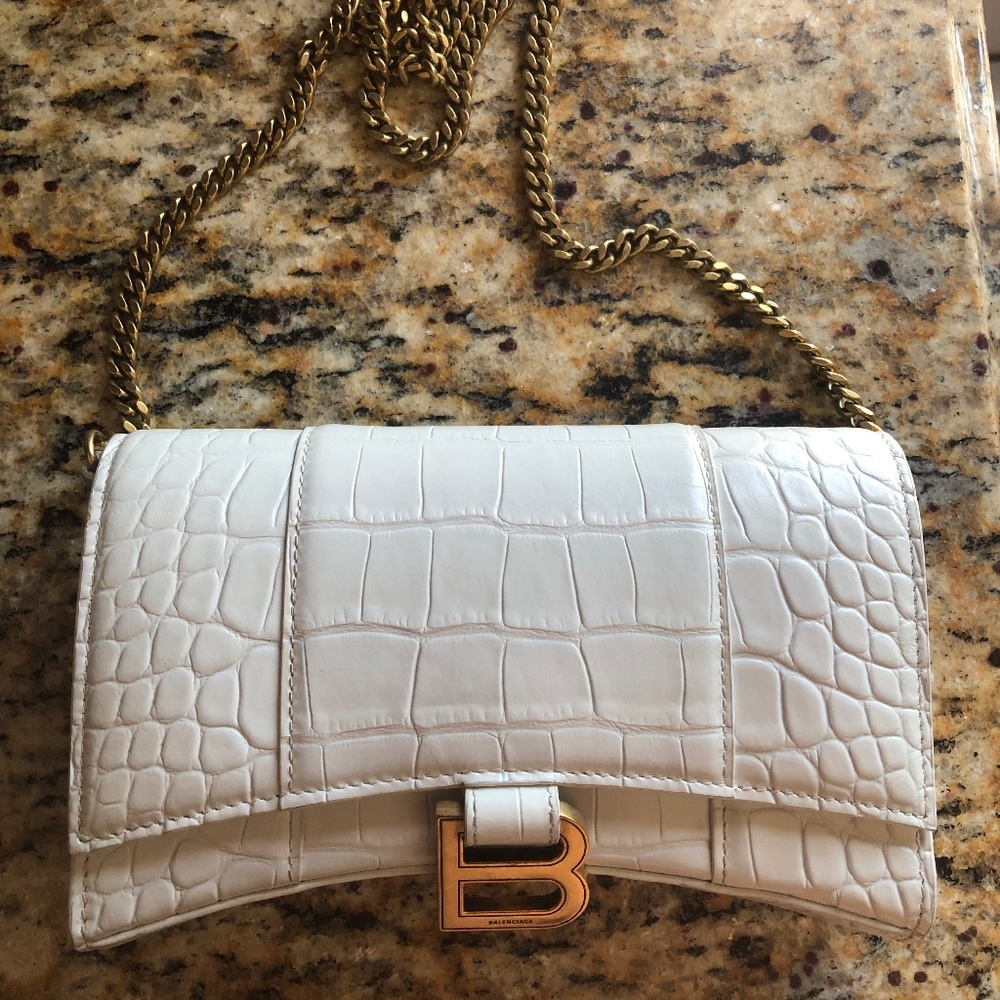 Hourglass Shoulder Bag In White Leather